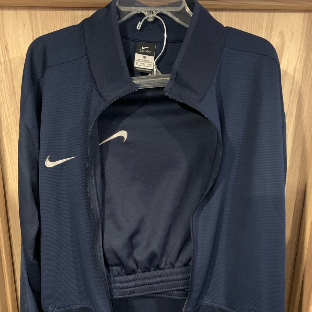 Nike drifit jogging suit